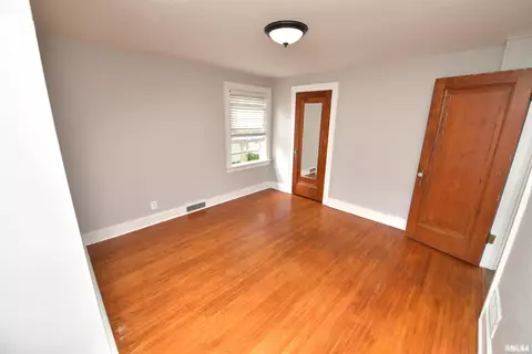 Bedroom - 300 Embert Pl, Peoria, IL 61603 photo 2 of 8