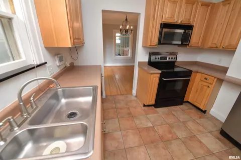 Kitchen - 300 Embert Pl, Peoria, IL 61603 photo 8 of 9
