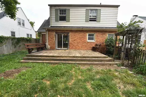 Exterior - 300 Embert Pl, Peoria, IL 61603 photo 6 of 10