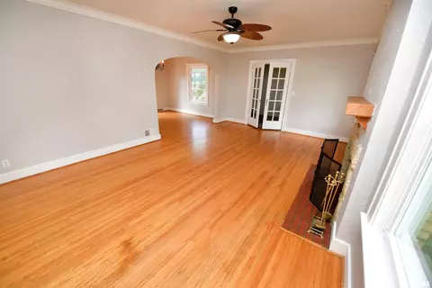 Living - 300 Embert Pl, Peoria, IL 61603 photo 6 of 10
