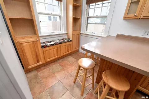 Kitchen - 300 Embert Pl, Peoria, IL 61603 photo 5 of 9