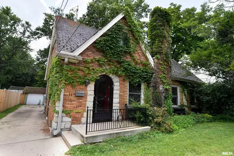 Exterior - 300 Embert Pl, Peoria, IL 61603 photo 10 of 10