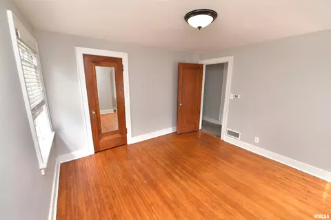 Bedroom - 300 Embert Pl, Peoria, IL 61603 photo 3 of 8