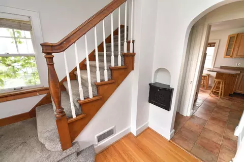 Entry Way - 300 Embert Pl, Peoria, IL 61603 photo 4 of 9