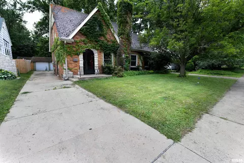Exterior - 300 Embert Pl, Peoria, IL 61603 photo 7 of 10