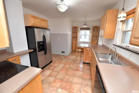 Kitchen - 300 Embert Pl, Peoria, IL 61603 photo 1 of 9