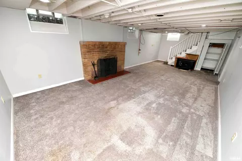 Living - 300 Embert Pl, Peoria, IL 61603 photo 10 of 10