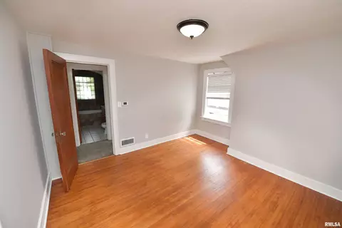 Bedroom - 300 Embert Pl, Peoria, IL 61603 photo 4 of 8