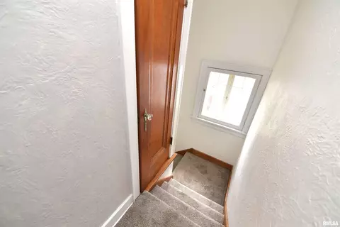 Entry Way - 300 Embert Pl, Peoria, IL 61603 photo 7 of 9