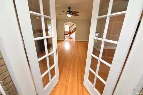 Entry Way - 300 Embert Pl, Peoria, IL 61603 photo 5 of 9