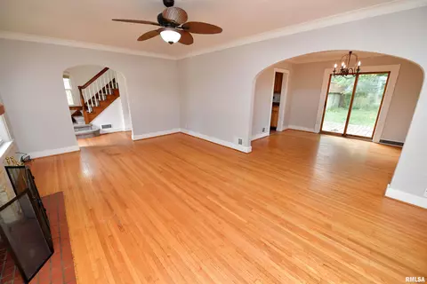 Living - 300 Embert Pl, Peoria, IL 61603 photo 5 of 10