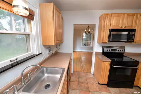 Kitchen - 300 Embert Pl, Peoria, IL 61603 photo 9 of 9