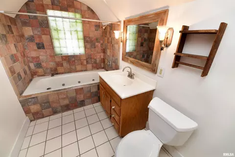 Bath - 300 Embert Pl, Peoria, IL 61603 photo 1 of 4