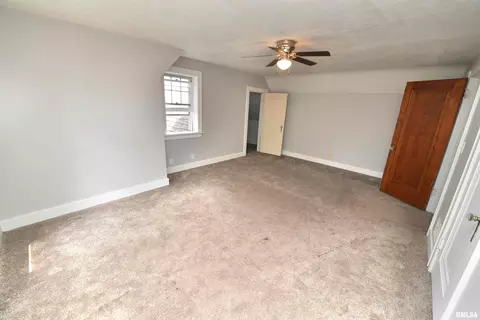 Bedroom - 300 Embert Pl, Peoria, IL 61603 photo 6 of 8