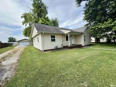 308 E 1st St, Deer Creek, IL 61733
