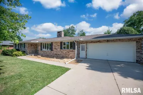 470 E Hazelwood St, Morton, IL 61550