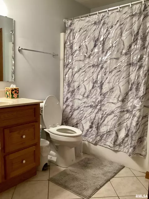 Bath - 7612 W Thornridge Dr, Mapleton, IL 61547 photo 1 of 4