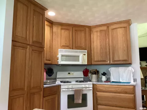 Kitchen - 7612 W Thornridge Dr, Mapleton, IL 61547 photo 4 of 5
