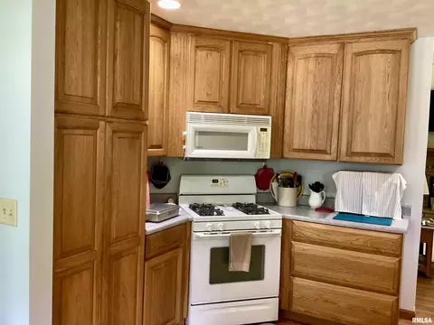 Kitchen - 7612 W Thornridge Dr, Mapleton, IL 61547 photo 2 of 5