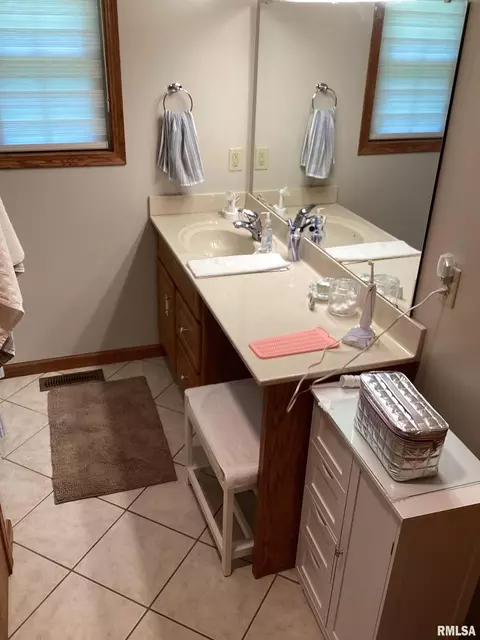 Bath - 7612 W Thornridge Dr, Mapleton, IL 61547 photo 3 of 4