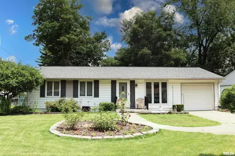 5013 W Woodfern Rd, Peoria, IL 61607