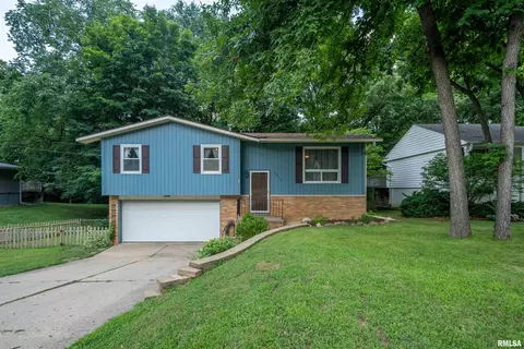 5815 N Mar Vista Dr, Peoria, IL 61614