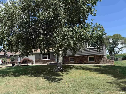 305 Pecan St, Canton, IL 61520