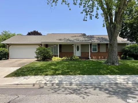 973 Crestwood St, Morton, IL 61550