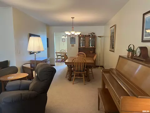 500 James Dr, Macomb, IL 61455 photo 6