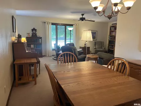 500 James Dr, Macomb, IL 61455 photo 8