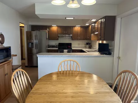 500 James Dr, Macomb, IL 61455 photo 9
