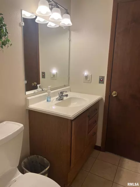 500 James Dr, Macomb, IL 61455 photo 25