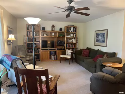 500 James Dr, Macomb, IL 61455 photo 5