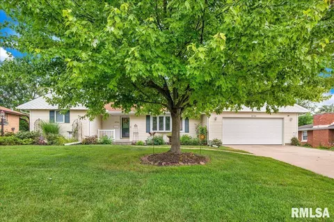 4724 N Laurel Dr, Peoria, IL 61614