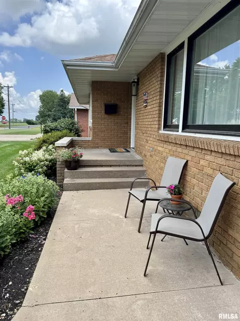 727 E Franklin St, Macomb, IL 61455 photo 4