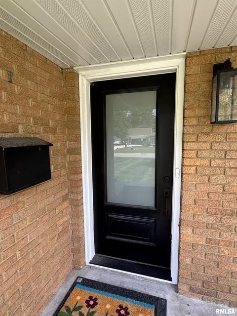 727 E Franklin St, Macomb, IL 61455 photo 6