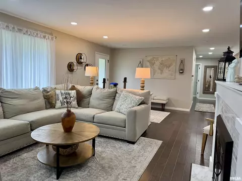 727 E Franklin St, Macomb, IL 61455 photo 12