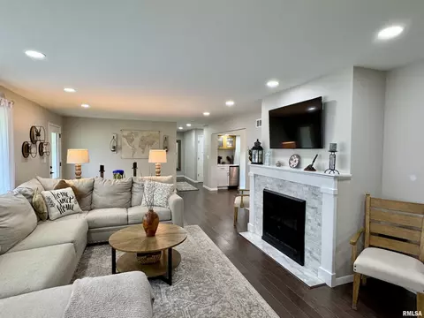 727 E Franklin St, Macomb, IL 61455 photo 9