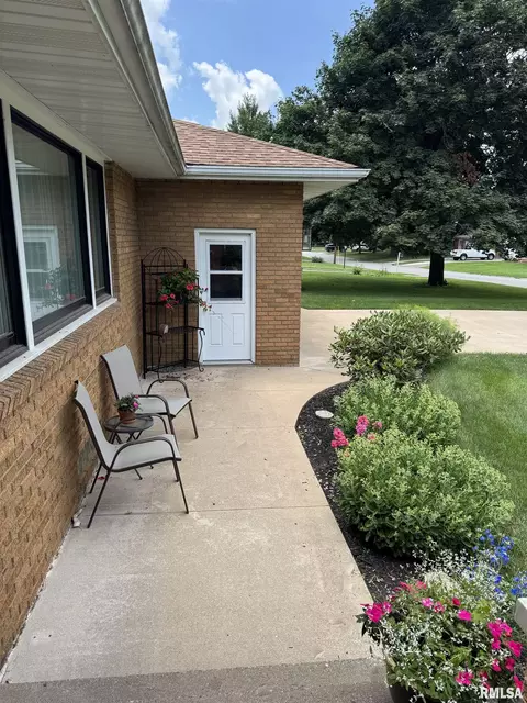 727 E Franklin St, Macomb, IL 61455 photo 5
