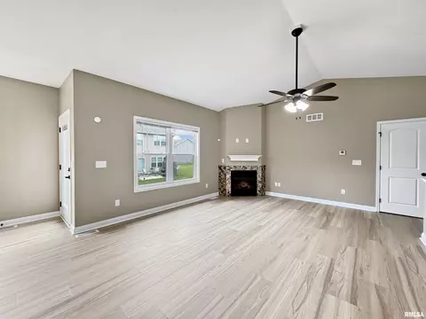 1429 Eagle Ave, Washington, IL 61571 photo 4