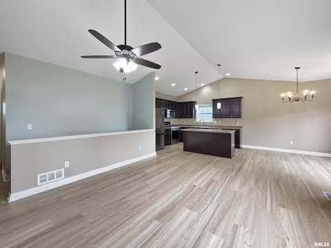 1429 Eagle Ave, Washington, IL 61571 photo 8