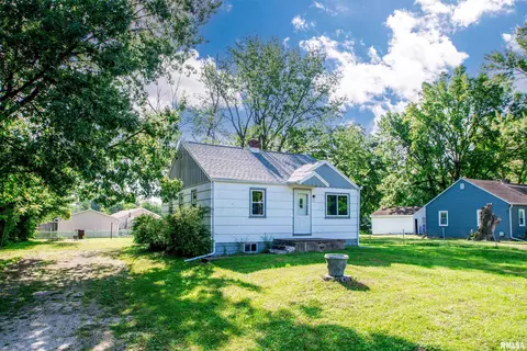 212 Esser St, Washington, IL 61571
