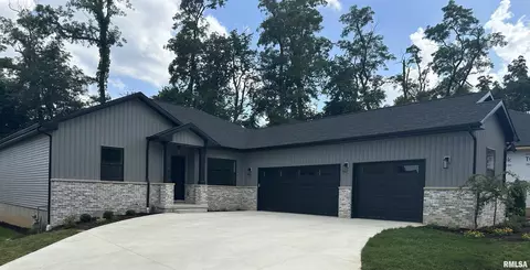 2708 W Woods Edge Dr, Peoria, IL 61614