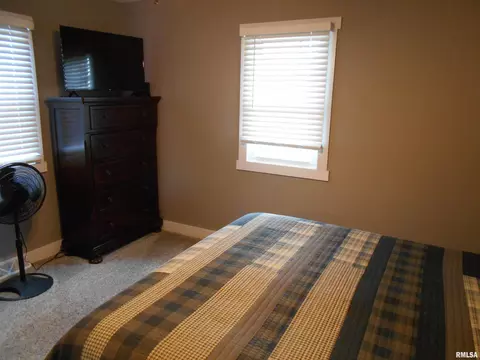 Bedroom - 88 Oak Ln, Avon, IL 61415 photo 2 of 3