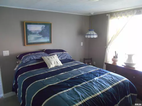 Bedroom - 88 Oak Ln, Avon, IL 61415 photo 3 of 3