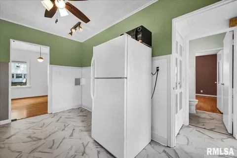 Entry Way - 322 N Kickapoo Ter, Peoria, IL 61604 photo 1 of 2