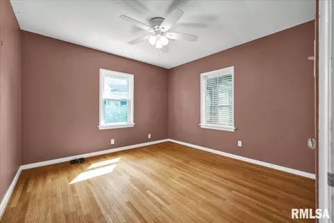 Bedroom - 322 N Kickapoo Ter, Peoria, IL 61604 photo 1 of 7