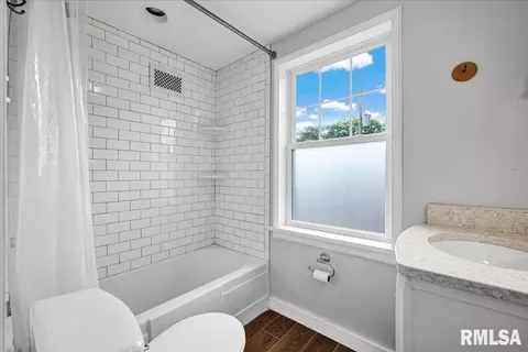 Bath - 322 N Kickapoo Ter, Peoria, IL 61604 photo 1 of 1