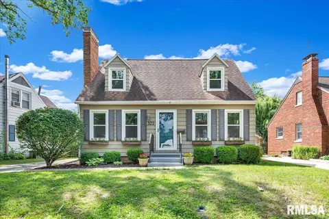 322 N Kickapoo Ter, Peoria, IL 61604