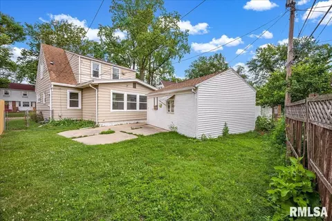 Exterior - 322 N Kickapoo Ter, Peoria, IL 61604 photo 2 of 4